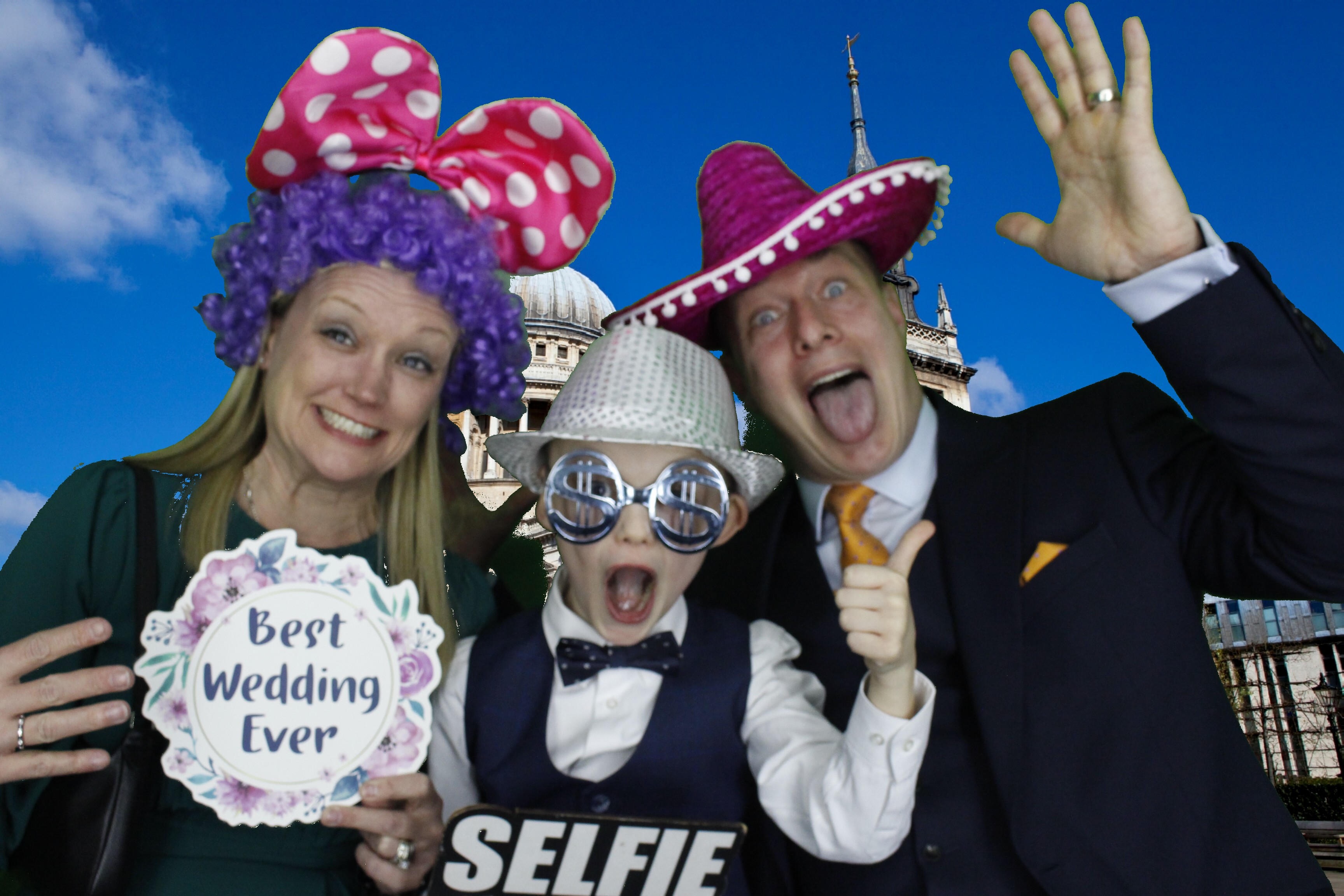 Mr & Mrs Mills | View more photos from the event at gallery.myphotoboothexperience.co.uk/u/MyPhotoBoothExperienceLtd/Mr-Mrs-Mills